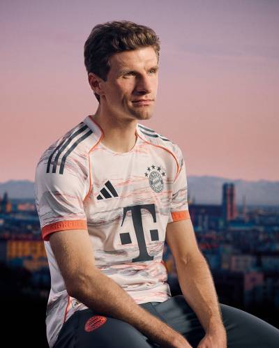 bayern_munich_25_26_adidas_away_kit_f.jpg