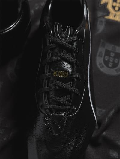 puma_king_platinum_pantera_negra_football_boots_d.jpg